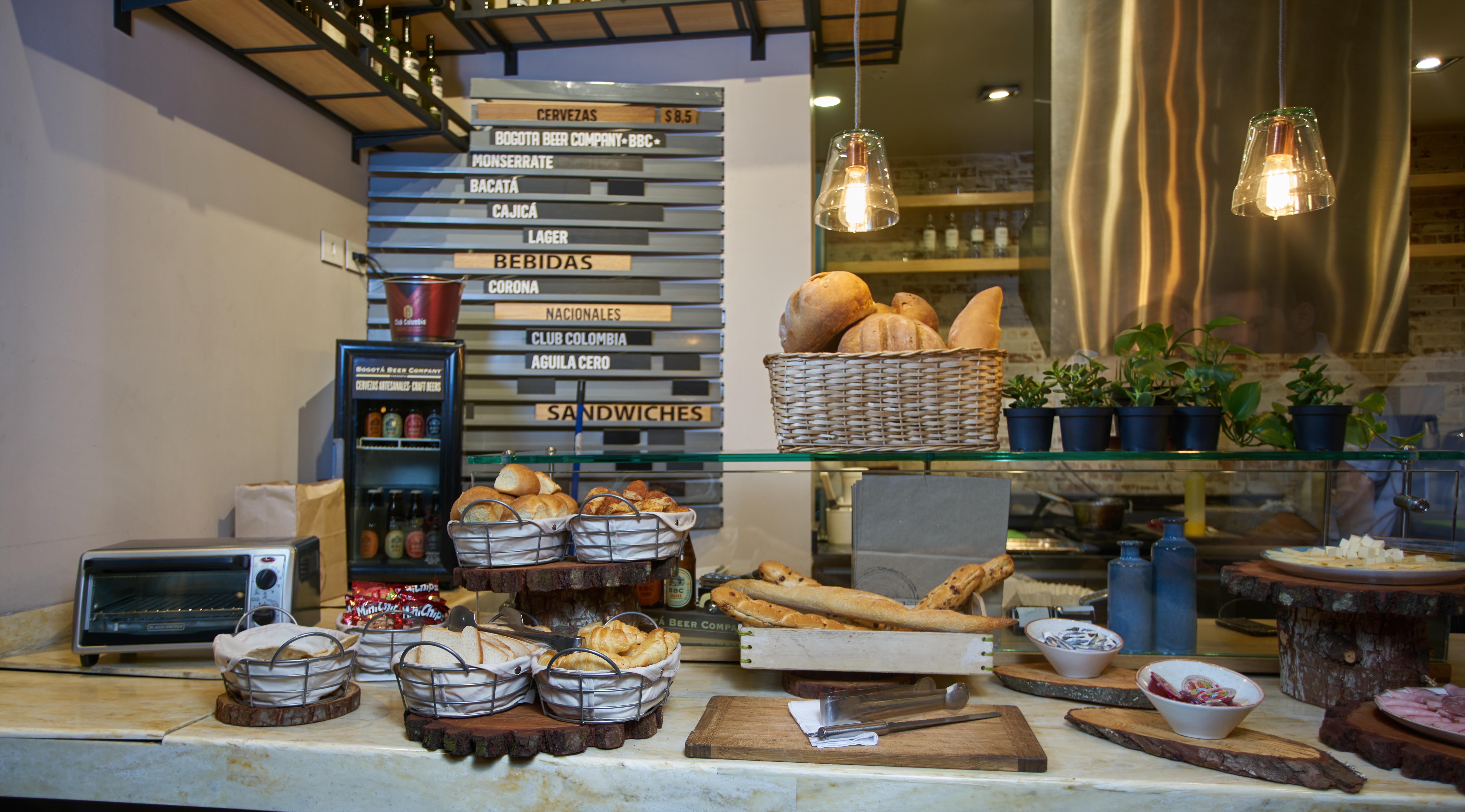 Hotel 100 Luxury Suites By Preferred, Bogota